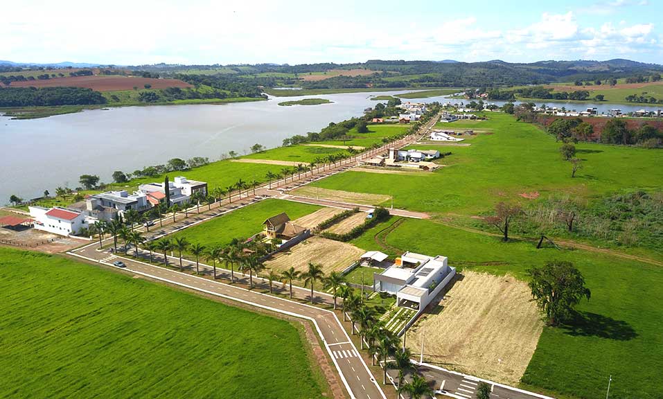 Condomínio Náutico Ilha Brasil – Terrenos de Alto Padrão em Ijaci/MG   Marina, Píers, Quadras Poliesportivas, Quadras de Tênis, Segurança 24h